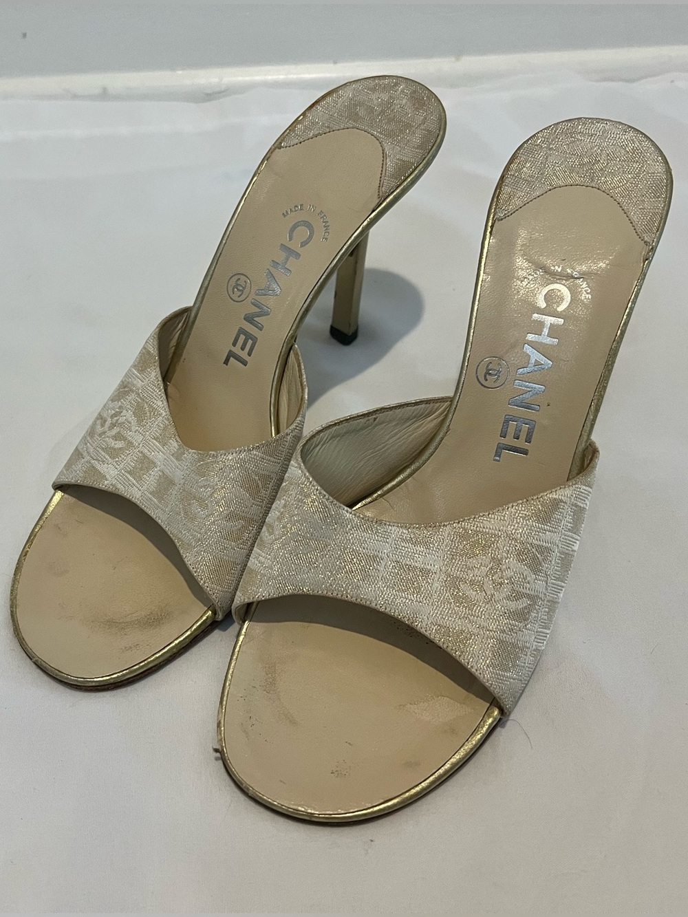 CHANEL Gold Brocade Open-Toe Slide Heels - Picture 5 of 7